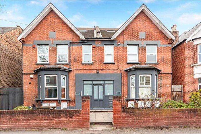 2 Bedroom Flat To Rent In Carisbrooke Road, Walthamstow, London, E17