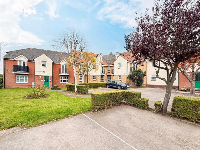 1 Bedroom Flat For Sale In Cherry Orchard, Southminster, CM0