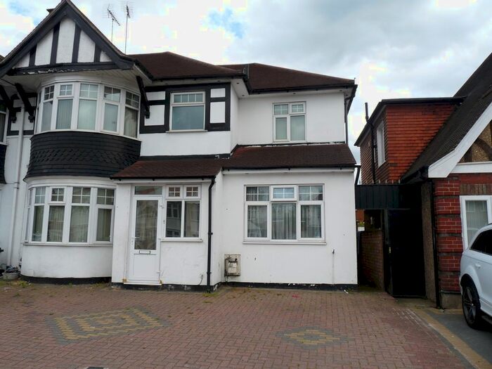 Studio To Rent In Kenton Road, Kenton, HA3