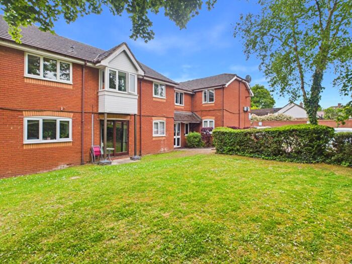 1 Bedroom Apartment For Sale In Firs Avenue, Windsor, Berkshire, SL4