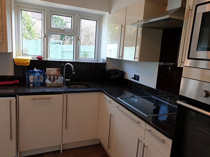 2 Bedroom Flat To Rent In Severn Drive, Enfield, EN1