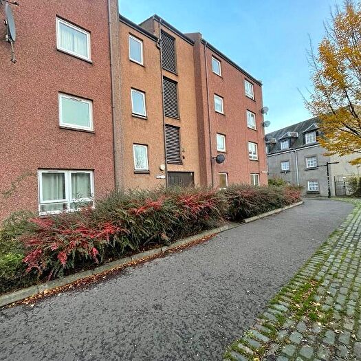 2 Bedroom Flat To Rent In Parmelia Court Perth, PH1
