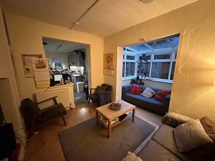 5 Bedroom House Of Multiple Occupation To Rent In Devonshire Promenade, Nottingham, NG7