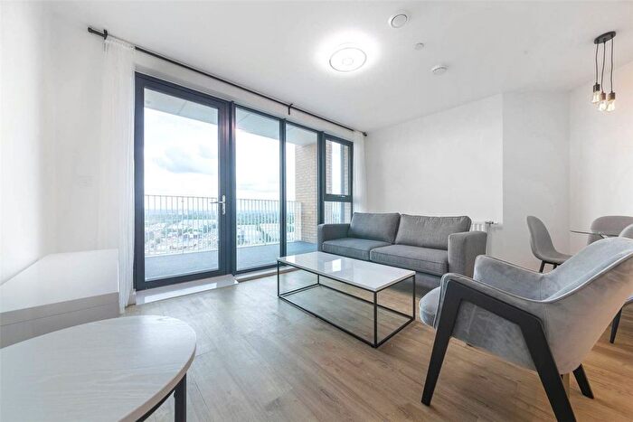 2 Bedroom Flat To Rent In Lakeside Drive, Ealing, NW10