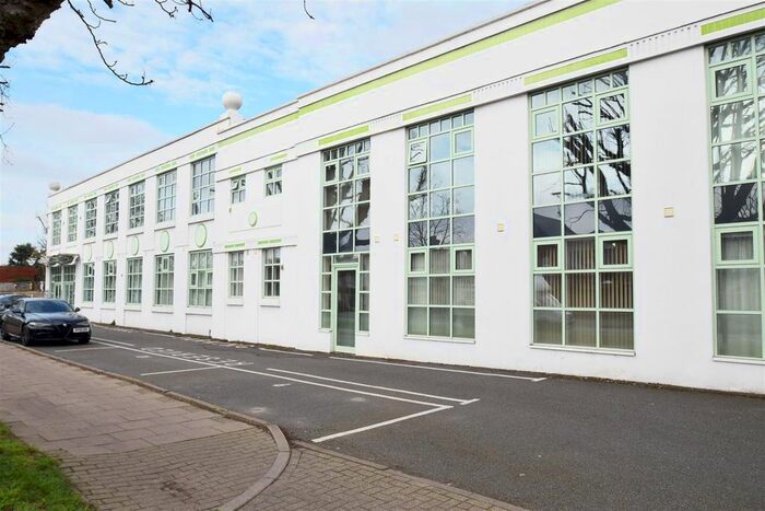 1 Bedroom Flat To Rent In Chertsey Road, St Margarets, Twickenham, TW1