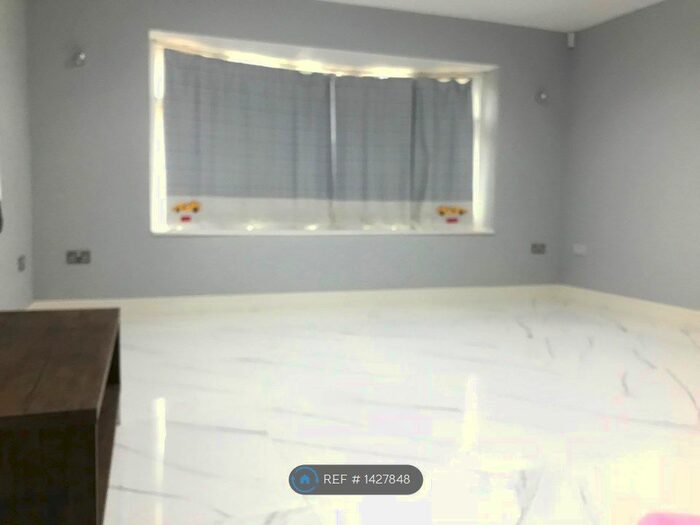 Studio To Rent In Cherry Avenue, Slough, SL3