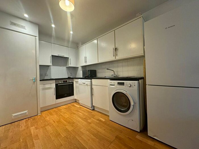 2 Bedroom Flat To Rent In Rudloe Road, Clapham South, SW12