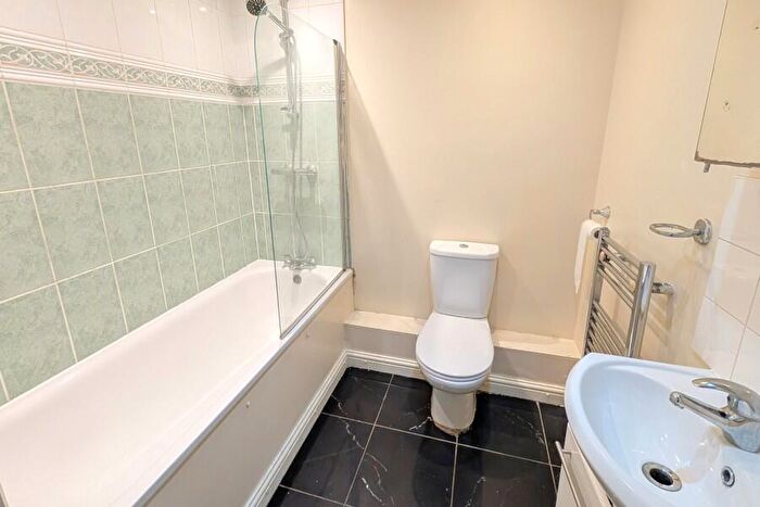 2 Bedroom Apartment To Rent In Woking, Surrey, GU21