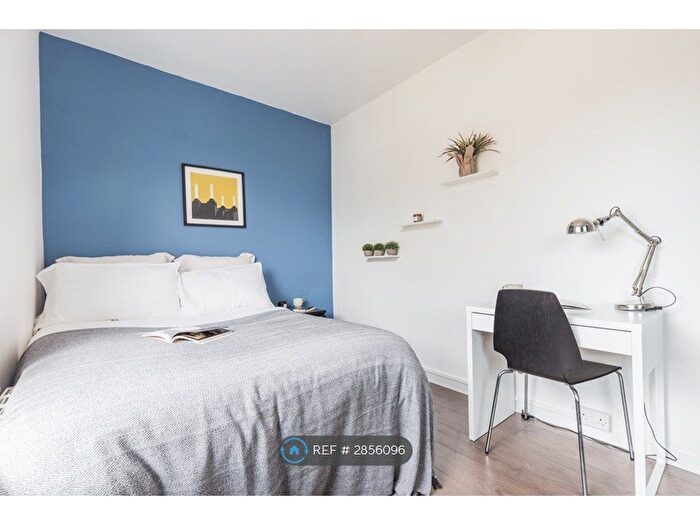 5 Bedroom Flat To Rent In Willis House, London, E14