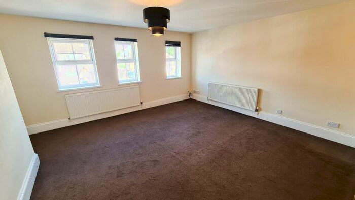 2 Bedroom Town House To Rent In Blairs Court, Bentley, DN5