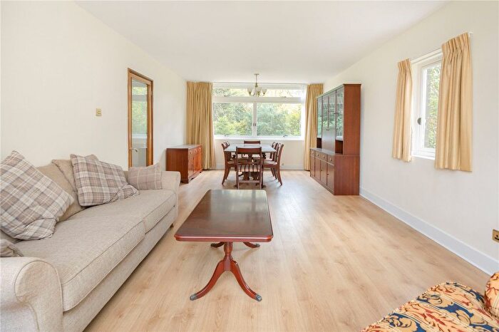 2 Bedroom Flat To Rent In Park Close, Ilchester Place, London, W14