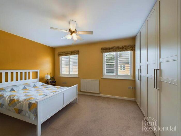 Town House To Rent In Room Only Christmas Street, Gillingham, ME7