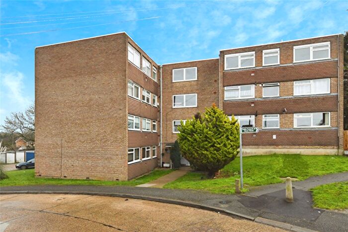 2 Bedroom Flat For Sale In Tern Way, Brentwood, Essex, CM14