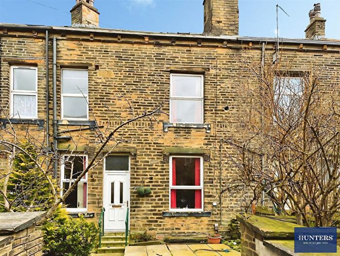 3 Bedroom Terraced House For Sale In Chestnut Street, Halifax, HX1