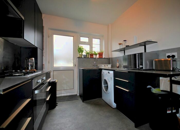 1 Bedroom Flat To Rent In Amblecote Road, London, SE12