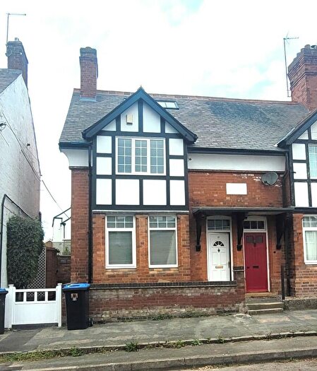 3 Bedroom End Of Terrace House To Rent In Weir Road, LE8