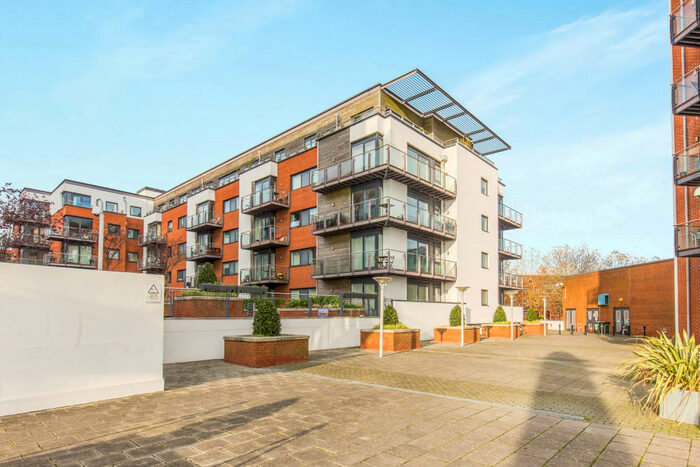 2 Bedroom Apartment To Rent In Mistral, Ocean Village, SO14