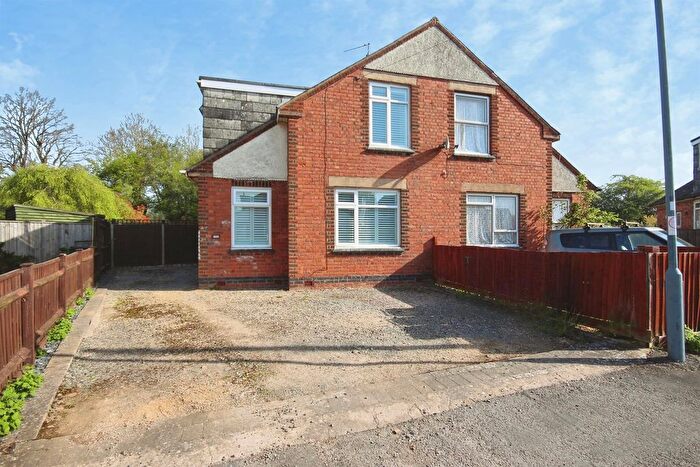 3 Bedroom Semi Detached House For Sale In Waverley Road, Leamington Spa, CV31