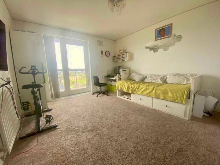 2 Bedroom Apartment To Rent In De Pass Gardens, Barking, IG11