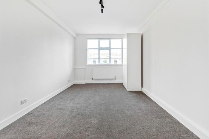 3 Bedroom Flat To Rent In Flat Digby Works, E9