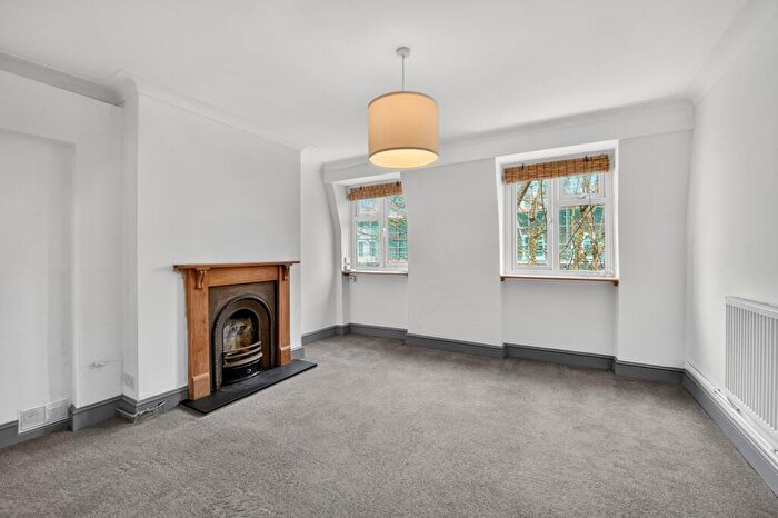 3 Bedroom Flat For Sale In Mortlake High Street, Mortlake, SW14