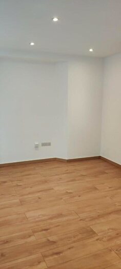 Studio To Rent In Shenfield Road, Brentwood, Essex, CM15