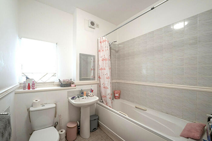 1 Bedroom Flat For Sale In Main Street, Bellshill, ML4