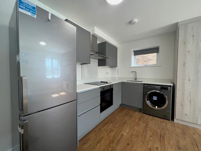 Studio To Rent In Uxbridge Road, Hayes, UB4