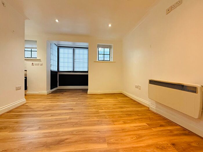 Studio To Rent In Euston Street, London, NW1