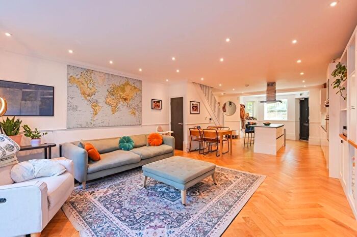 3 Bedroom Property To Rent In Grosvenor Avenue, Islington, N5