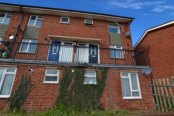 2 Bedroom Maisonette For Sale In Hillfield, Birchwood, Hatfield, AL10