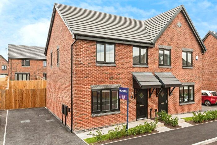 3 Bedroom Semi-Detached House To Rent In Weavers Close, M28