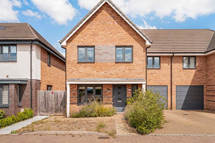 4 Bedroom Semi-Detached House To Rent In Queens Avenue, Welwyn Garden City, AL7