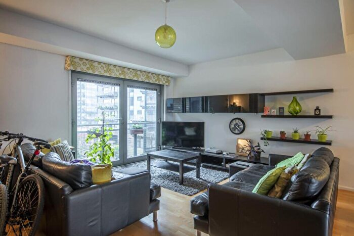 2 Bedroom Flat To Rent In L Breadalbane Street, Edinburgh, EH6