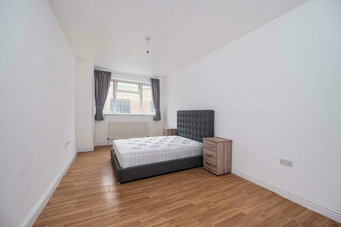 2 Bedroom Flat To Rent In Bethnal Green Road, Bethnal Green, London, E2