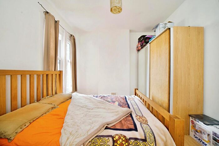 1 Bedroom Flat For Sale In Gladstone Avenue, London, N22