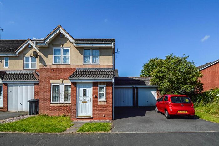 3 Bedroom Detached House To Rent In Vineyard Road, Birmingham, West Midlands, B31