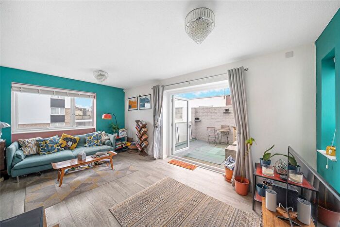 3 Bedroom Flat For Sale In Kempton Walk, Croydon, CR0