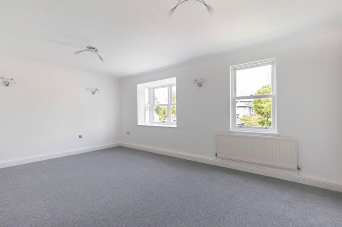 2 Bedroom Flat For Sale In Eltham Lawn, Queens Road, Cheltenham, GL50