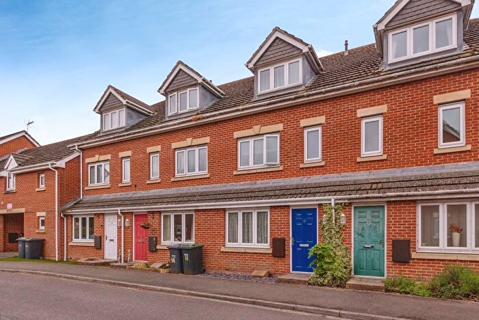 1 Bedroom Flat For Sale In Little Hackets, Havant, Hampshire, PO9