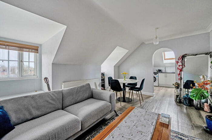 2 Bedroom Apartment For Sale In Roebuck Estate, Binfield, Bracknell, Berkshire, RG42