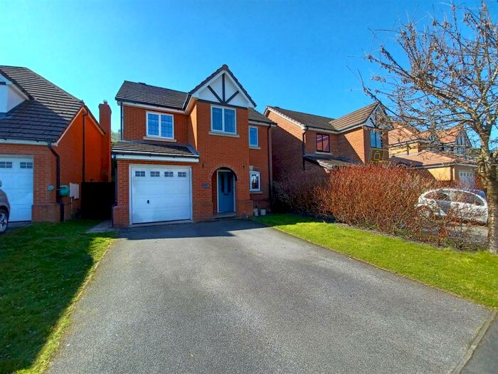 4 Bedroom Detached House For Sale In Gerddi Y Bache, Llangollen, LL20
