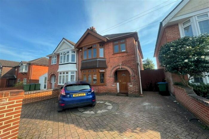 3 Bedroom Semi-Detached House To Rent In Hawthorn Road, Highfield, SO17