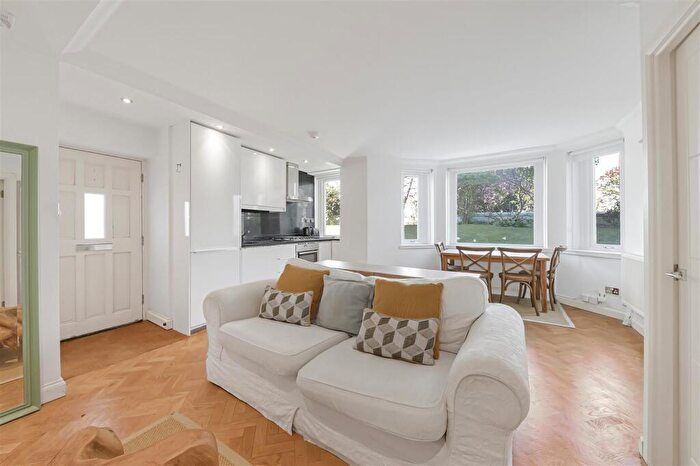 1 Bedroom Flat To Rent In Anglesea Road, Kingston Upon Thames, KT1