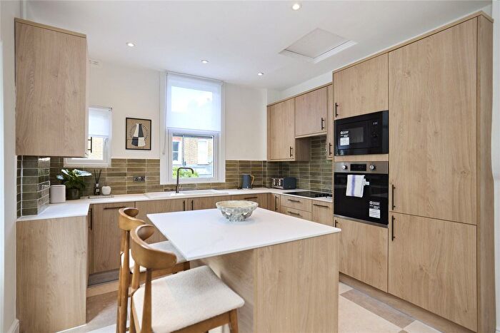 1 Bedroom Flat To Rent In Penwith Road, London, SW18