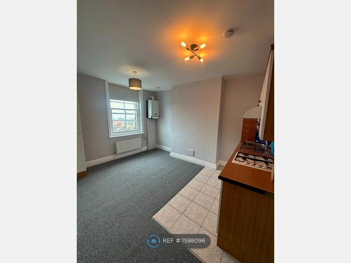 1 Bedroom Flat To Rent In High Road, London, N12