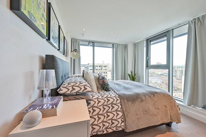 2 Bedroom Flat To Rent In Hardwicks Square, Wandsworth, London, SW18