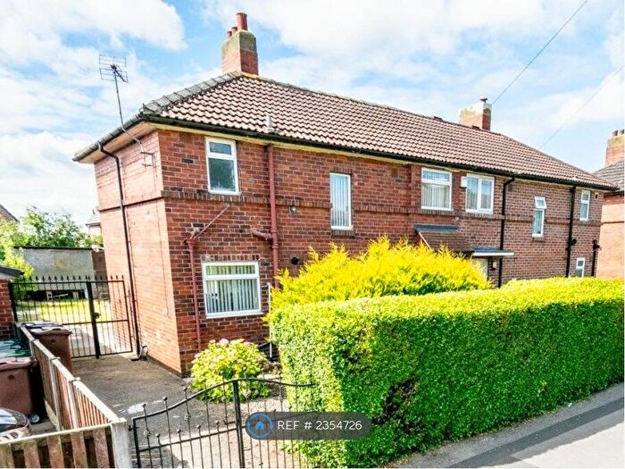 3 Bedroom Semi-Detached House To Rent In Throstle Lane, Leeds, LS10