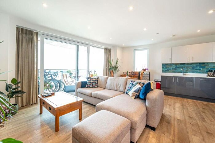 2 Bedroom Flat To Rent In Beck Square, Leyton, London, E10