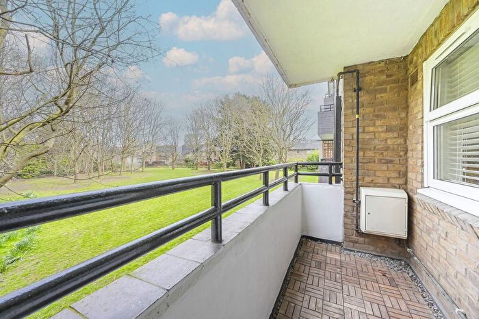 1 Bedroom Flat For Sale In John Rennie Walk, Wapping, London, E1W